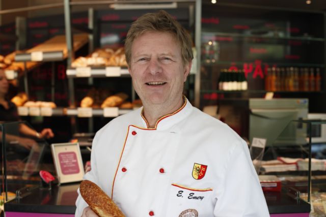 On parle de nous sur Radio Lac ! 📢

À partir du 1er février, la transparence devient la règle : les boulangeries devront indiquer l’origine de leur pain. 🥖📍

Chez Eric Emery, nous sommes fiers de notre artisanat et de vous proposer du pain fait maison, pétri et cuit sur place chaque jour avec passion. ❤️🔥

Merci à Radio Lac d’avoir mis en lumière cette évolution importante pour les artisans boulangers !

🔗 Découvrez l’article en lien dans notre bio

#BoulangerieEricEmery #PainArtisanal #FaitMaison #Geneve #SavoirFaireTraditionnel