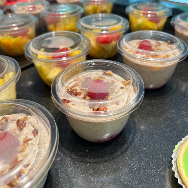 Envie de fraîcheur et de légèreté ?

Chez Eric Emery, notre comptoir ne propose pas que des douceurs ! Chaque matin, nous préparons à la main de délicieux müeslis maison et de généreuses salades de fruits frais, pour une pause saine, équilibrée… et gourmande.

Idéal pour bien commencer la journée ou pour une parenthèse légère à tout moment.

À savourer sur place ou à emporter.

#EricEmery #BoulangerieGeneve #PetitDejeunerGeneve #HealthyChoice #MuesliMaison #FruitsFrais #FraicheurDuJour #PauseEquilibree #GourmandEtSain