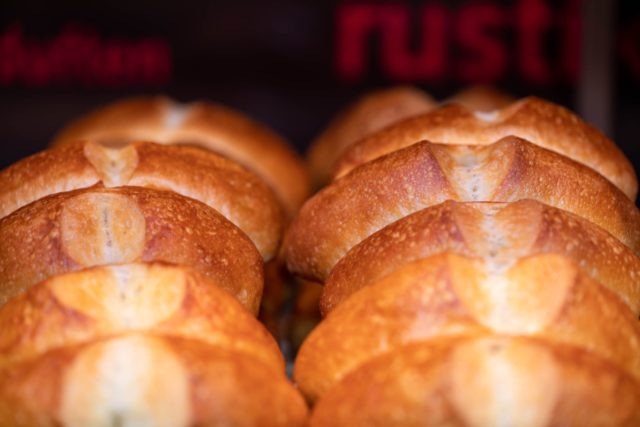 LUNDI DE PENTECÔTE – FERMETURE

Ce lundi 9 juin, la boulangerie fermera ses portes à l’occasion de la Pentecôte.

Nous vous retrouverons dès le lendemain avec nos pains croustillants, viennoiseries dorées et douceurs maison. Merci pour votre fidélité et à très vite au comptoir !

#Pentecôte #FermetureExceptionnelle #EricEmery #BoulangerieGeneve #TraditionArtisanale #PauseGourmande