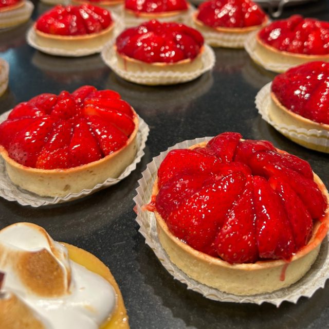 FERMETURE EXCEPTIONNELLE – JEUDI 29 MAI

À l’occasion du jour de l’Ascension, la Boulangerie Eric Emery sera fermée ce jeudi 29 mai.

N’hésitez pas à passer avant pour faire le plein de douceurs !
Merci de votre compréhension.

#FermetureExceptionnelle #Ascension #EricEmery #BoulangerieGeneve #PâtisserieArtisanale #FaitMaison #VieDeQuartier